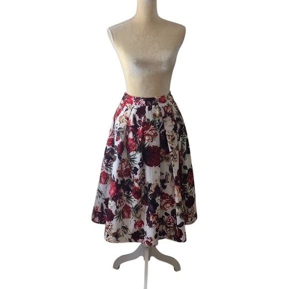 G by Giuliana Dresses & Skirts - G by Giuliana Alice in Wonderland floral skirt Size 6 (12)
